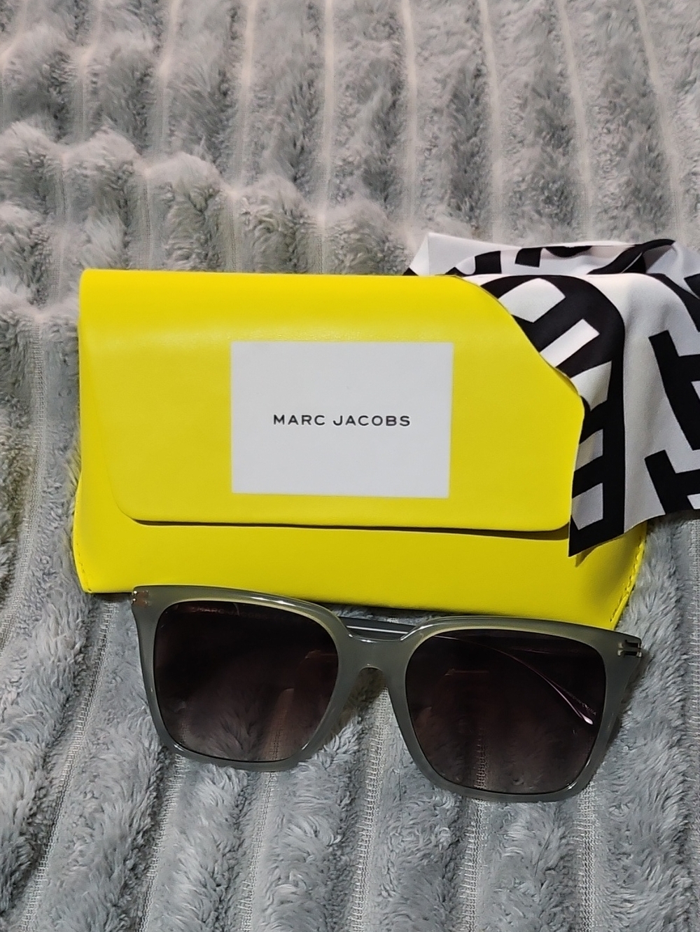 Marc Jacobs Designer Sunglasses With Case And Cloth New!